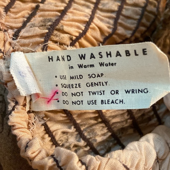 Vintage sleeveless maxi dress with smocked bodice and full skirt - Picture 8 of 9